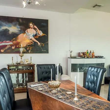 Guarda L'orizzonte וילה