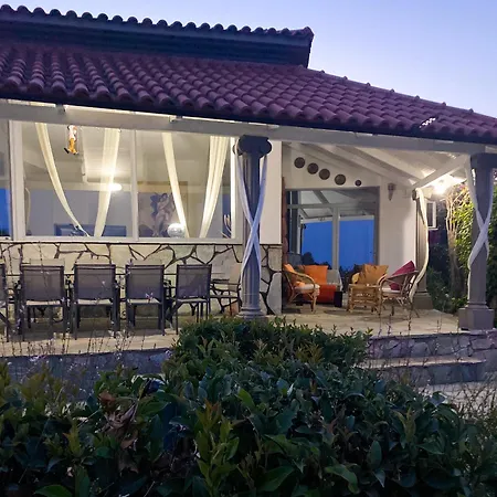 Guarda L'orizzonte Villa Laganász