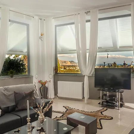 Guarda L'orizzonte Villa Laganász