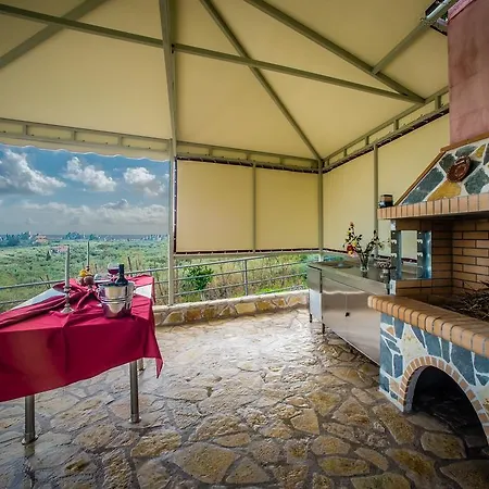 Guarda L'orizzonte Villa Laganász