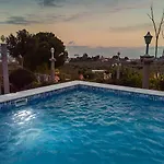 Guarda L'orizzonte Villa Laganász